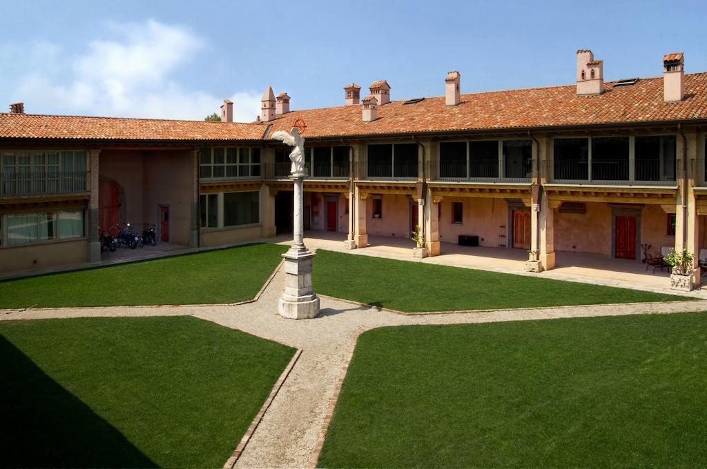 Corte Breda, Agriturismo Bed&Breakfast Chiari Luaran gambar