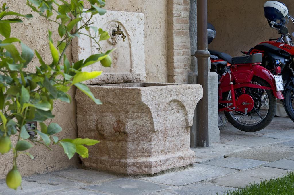Corte Breda, Agriturismo Bed&Breakfast Chiari Luaran gambar