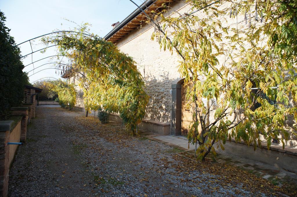 Corte Breda, Agriturismo Bed&Breakfast Chiari Luaran gambar