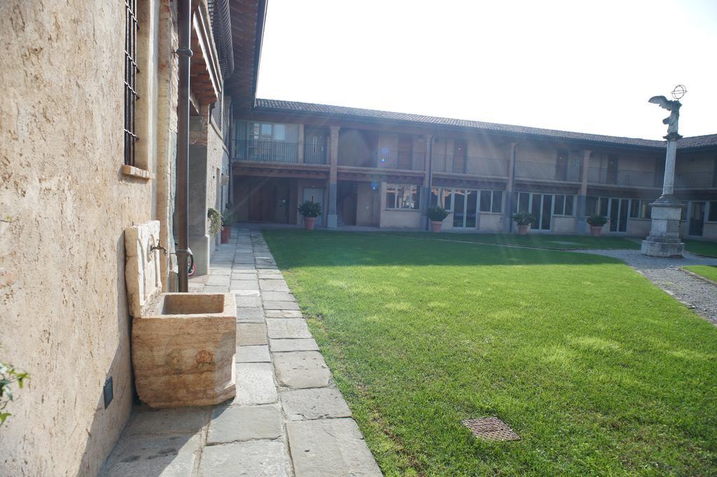 Corte Breda, Agriturismo Bed&Breakfast Chiari Luaran gambar