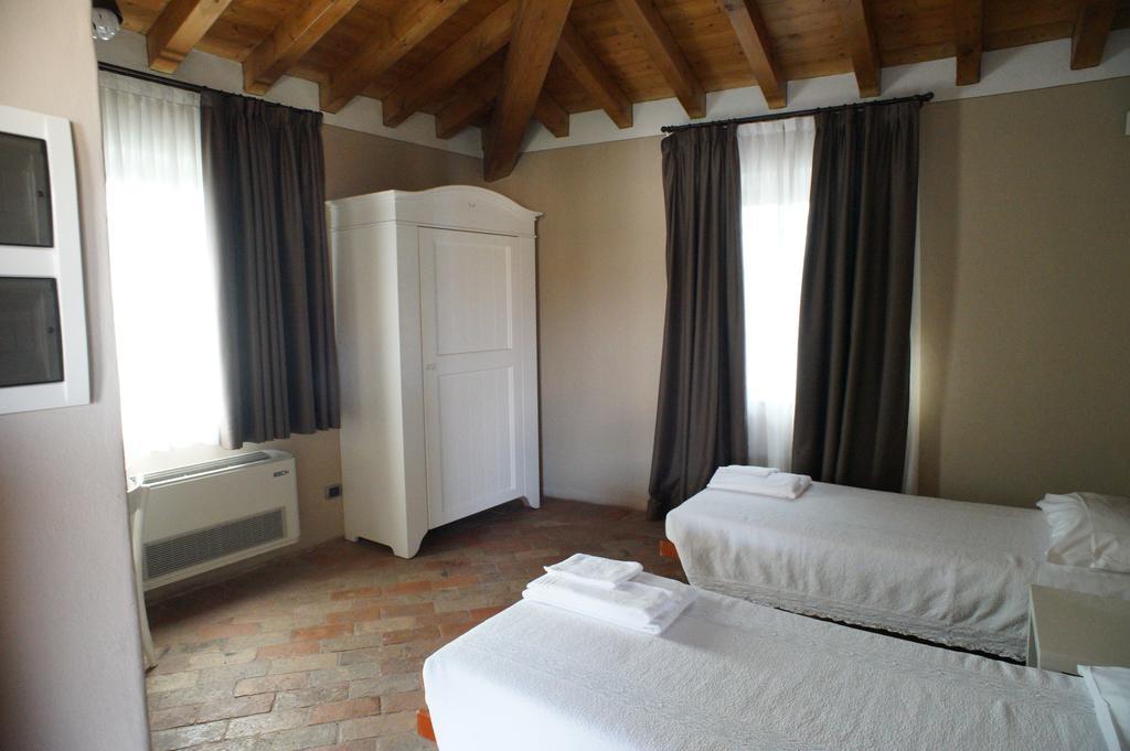 Corte Breda, Agriturismo Bed&Breakfast Chiari Luaran gambar