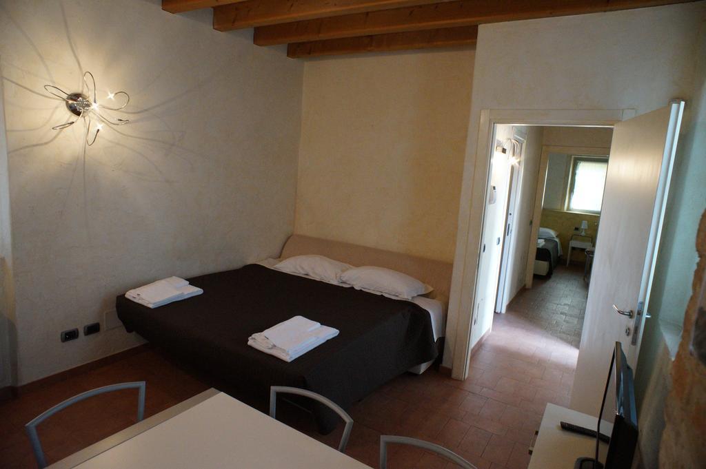 Corte Breda, Agriturismo Bed&Breakfast Chiari Luaran gambar