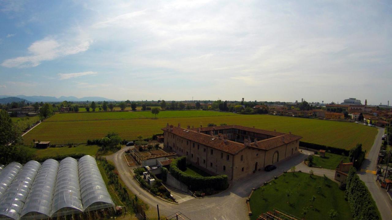 Corte Breda, Agriturismo Bed&Breakfast Chiari Luaran gambar